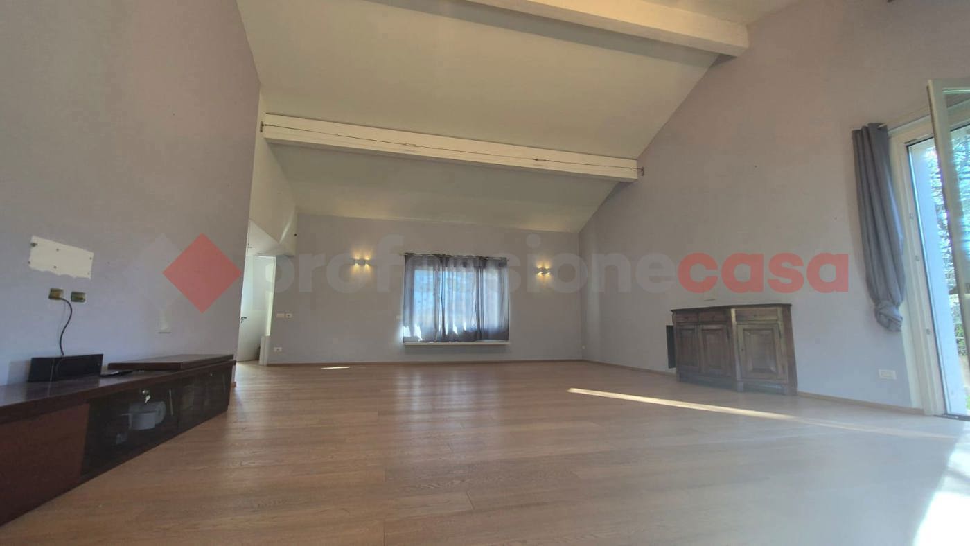 Villa con giardino a Parabiago