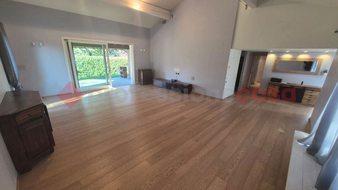 Villa con giardino a Parabiago