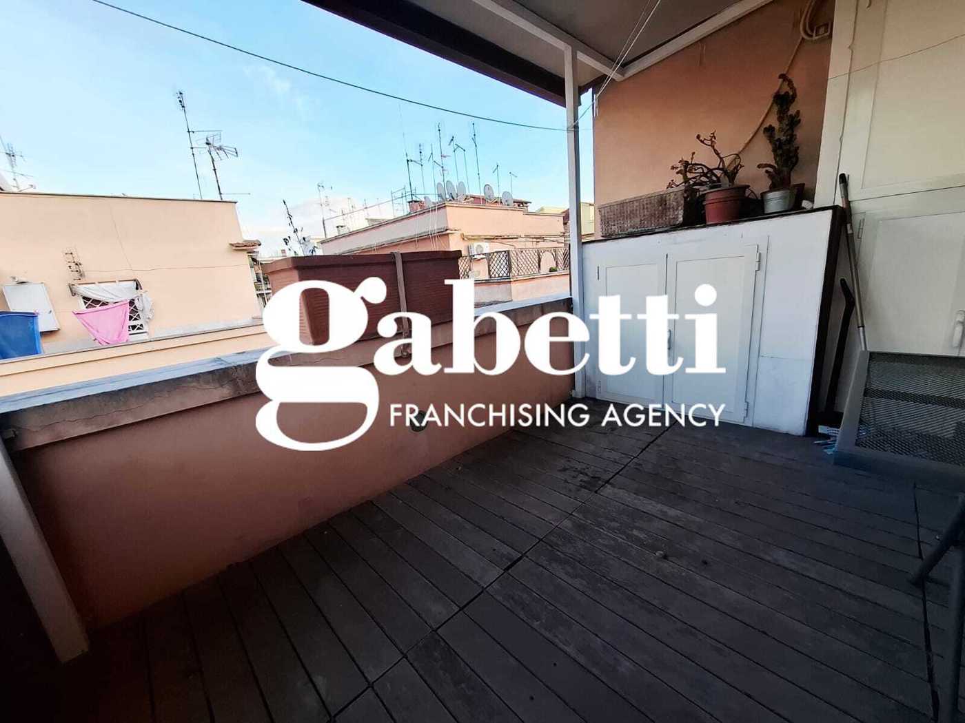 Attico ristrutturato a Roma