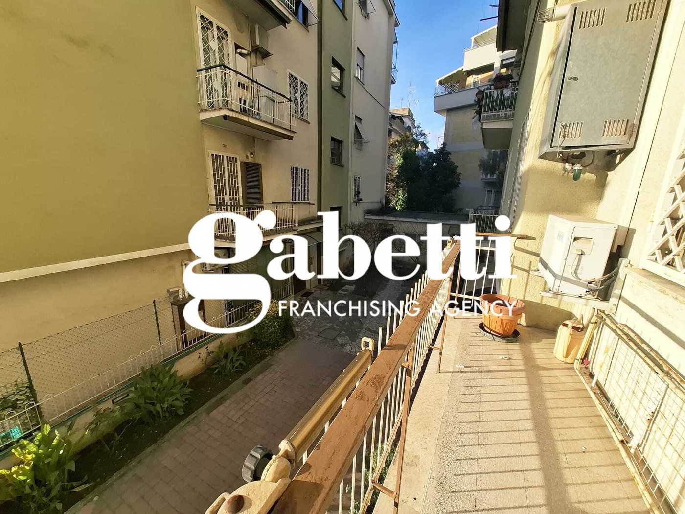 Bilocale da ristrutturare a Roma