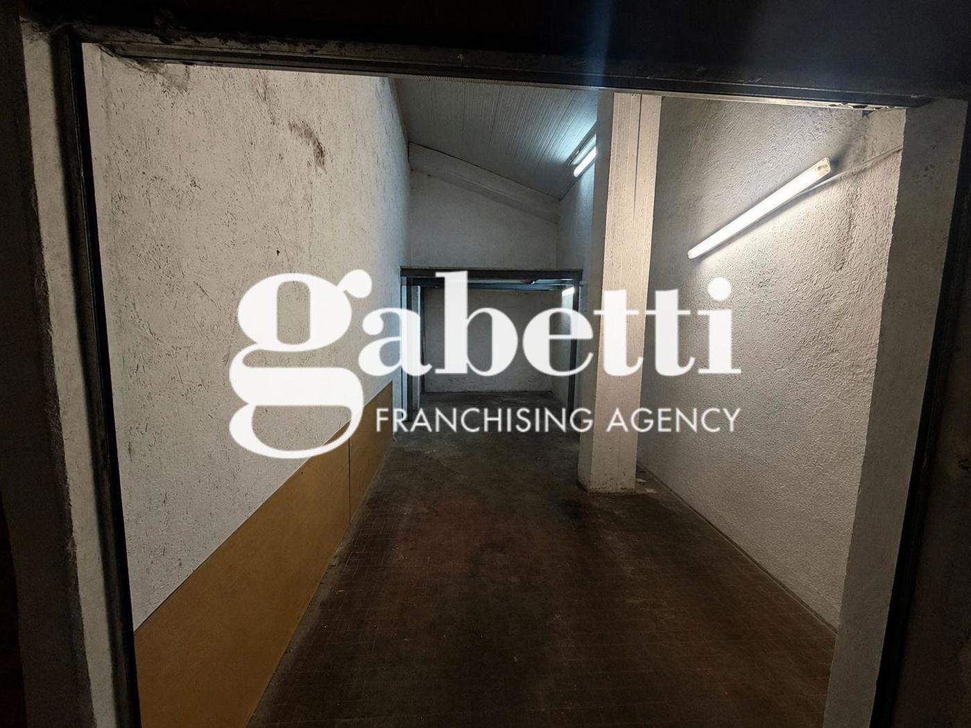 Box/Garage 27mq in vendita a Roma