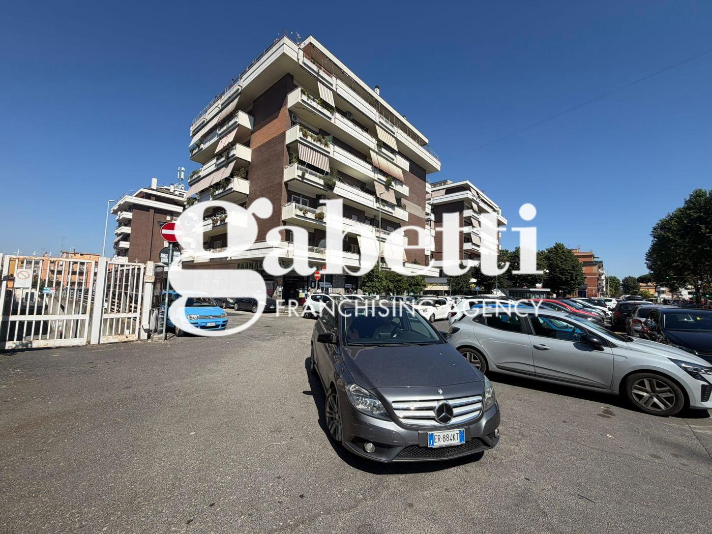 Box/Garage 27mq in vendita a Roma