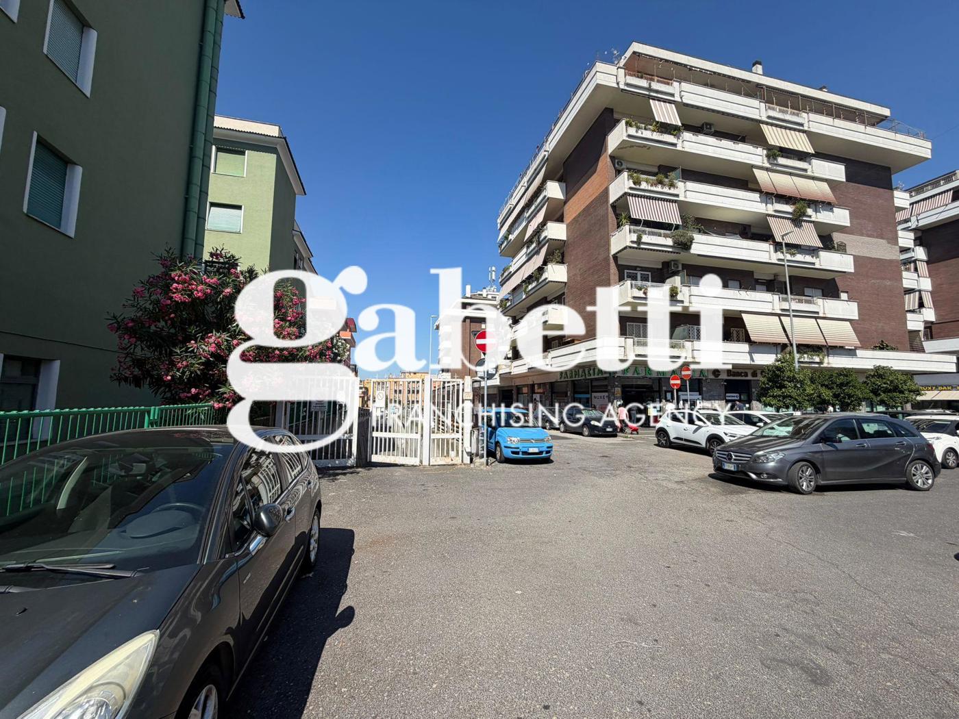 Box/Garage 27mq in vendita a Roma