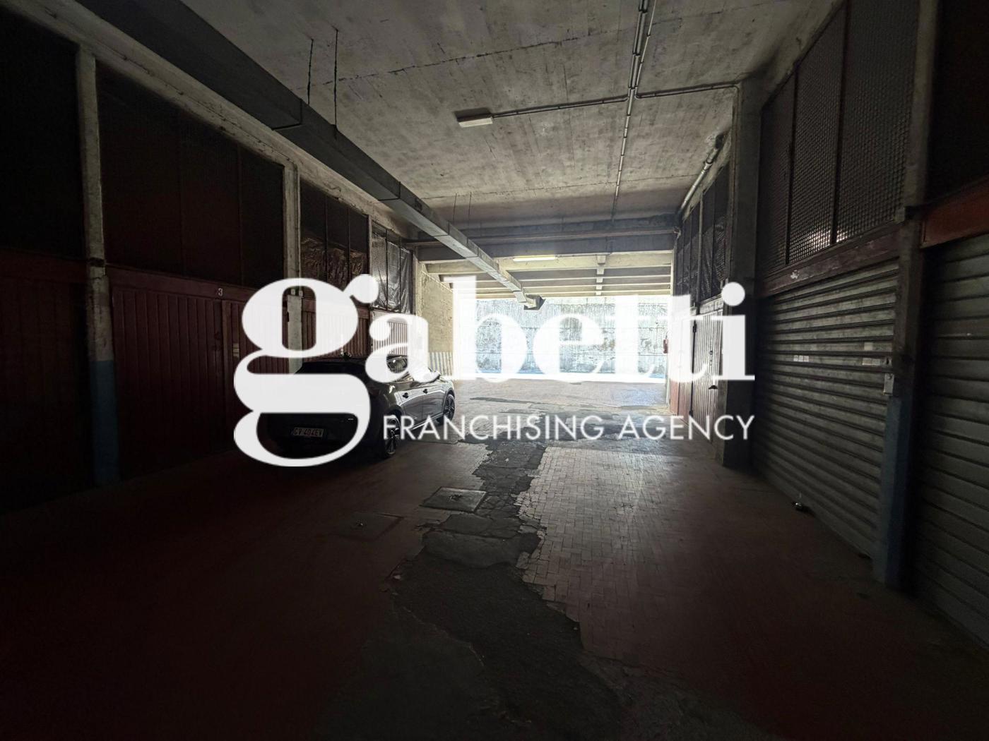 Box/Garage 27mq in vendita a Roma