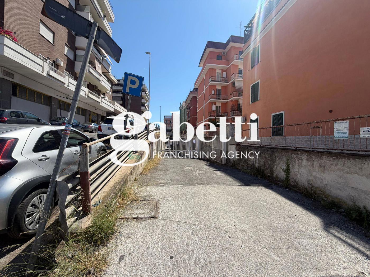 Box/Garage 27mq in vendita a Roma
