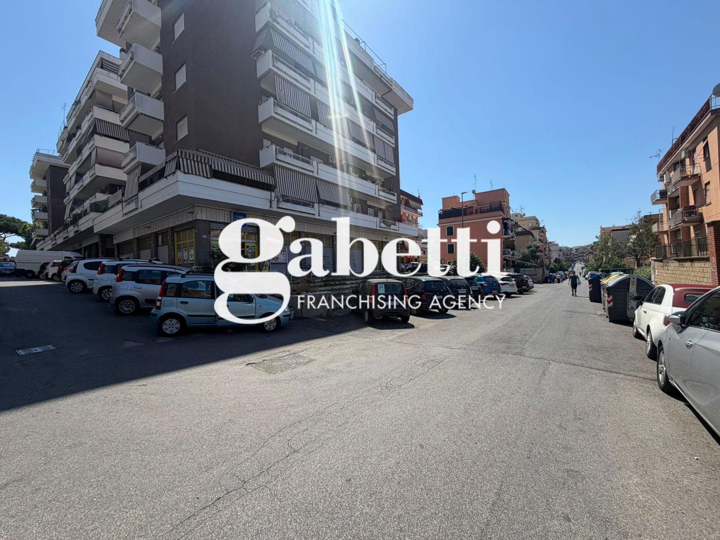 Box/Garage 27mq in vendita a Roma