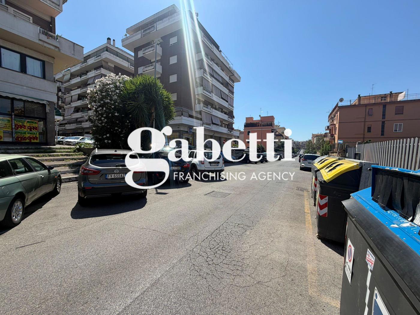 Box/Garage 27mq in vendita a Roma