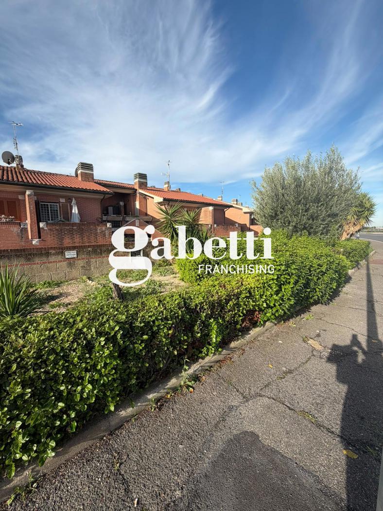 Casa indipendente con giardino a Roma