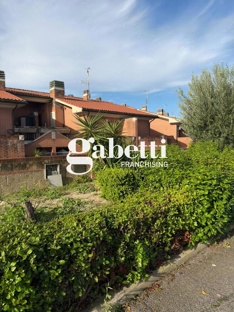 Casa indipendente con giardino a Roma