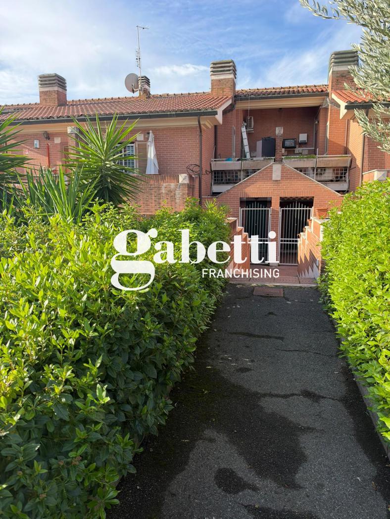 Casa indipendente con giardino a Roma