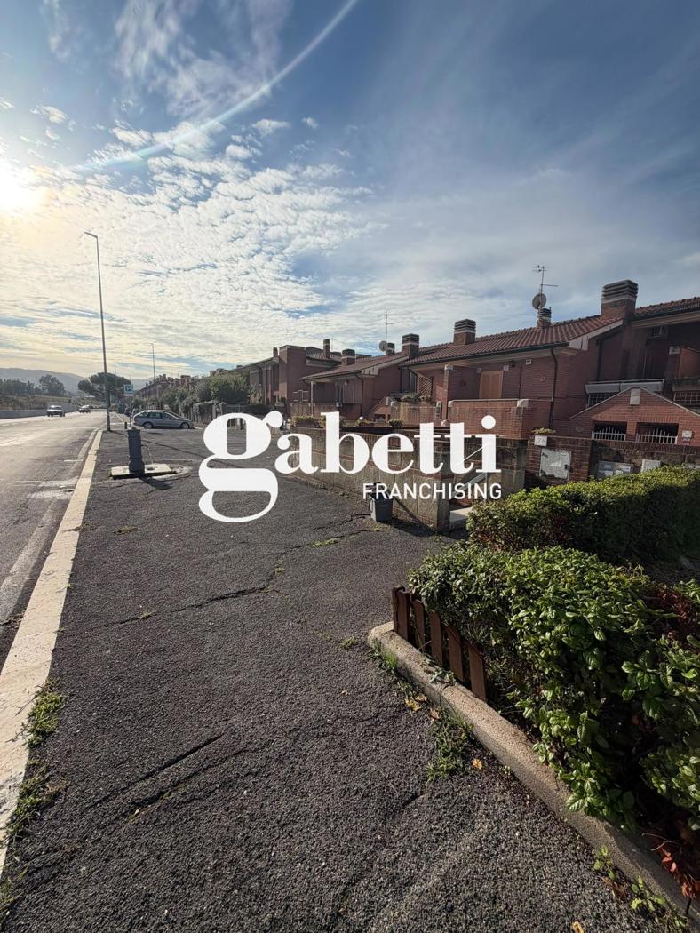 Casa indipendente con giardino a Roma