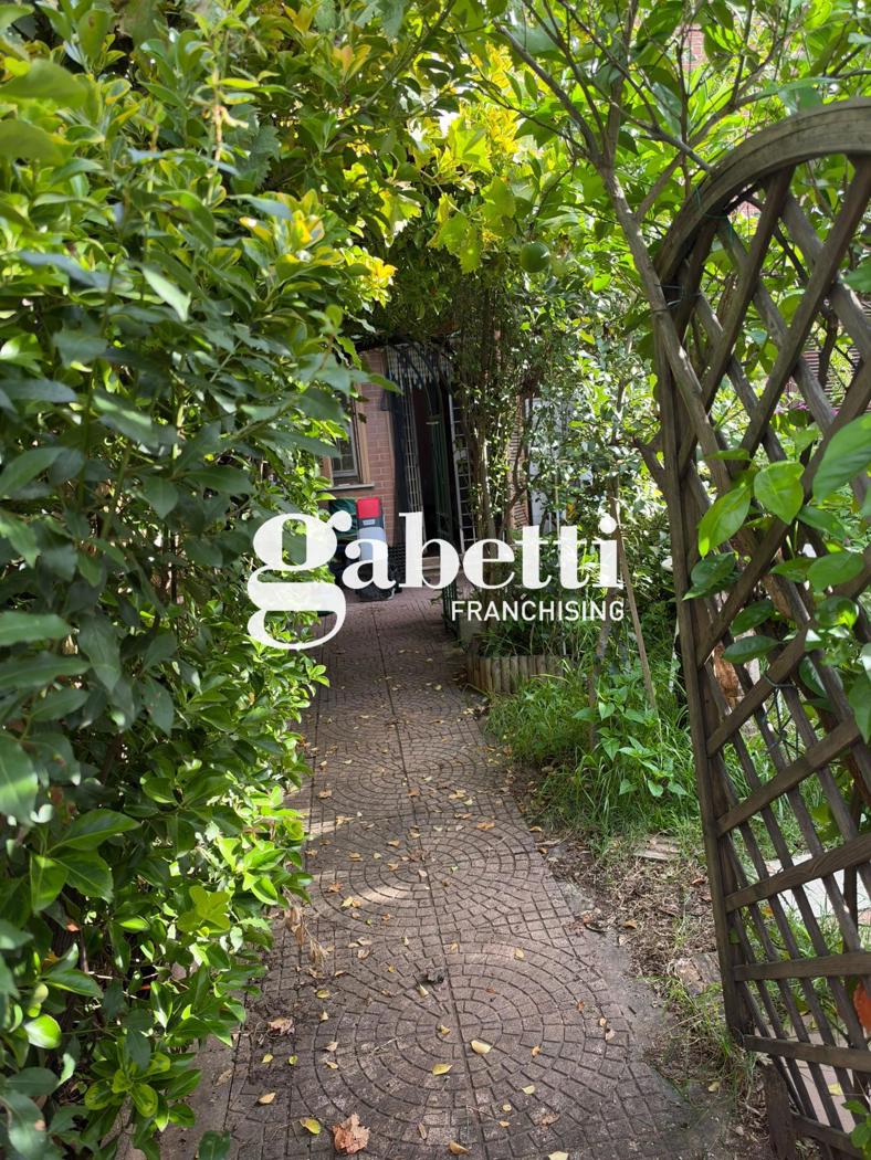 Casa indipendente con giardino a Roma