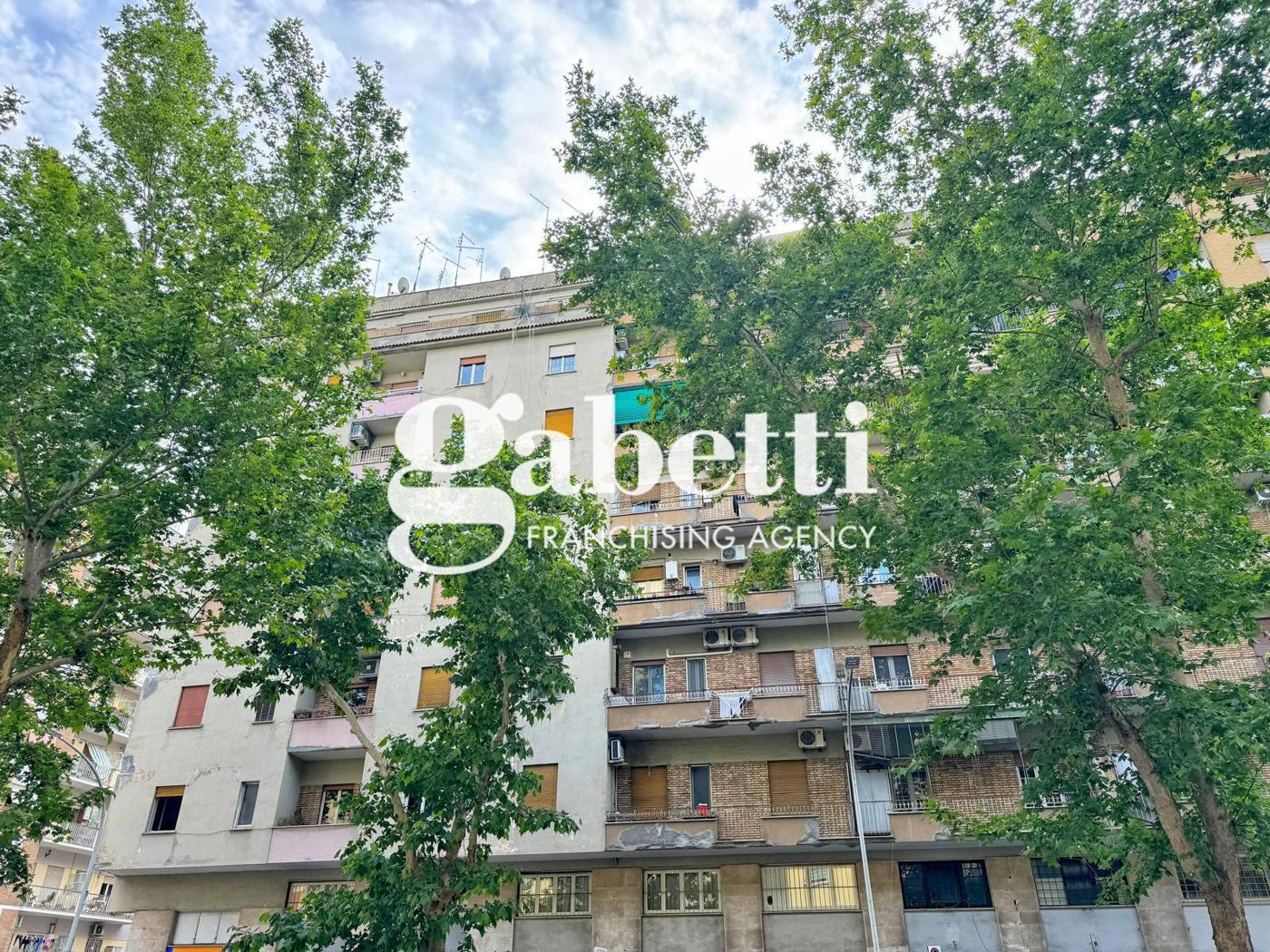 Bilocale da ristrutturare a Roma