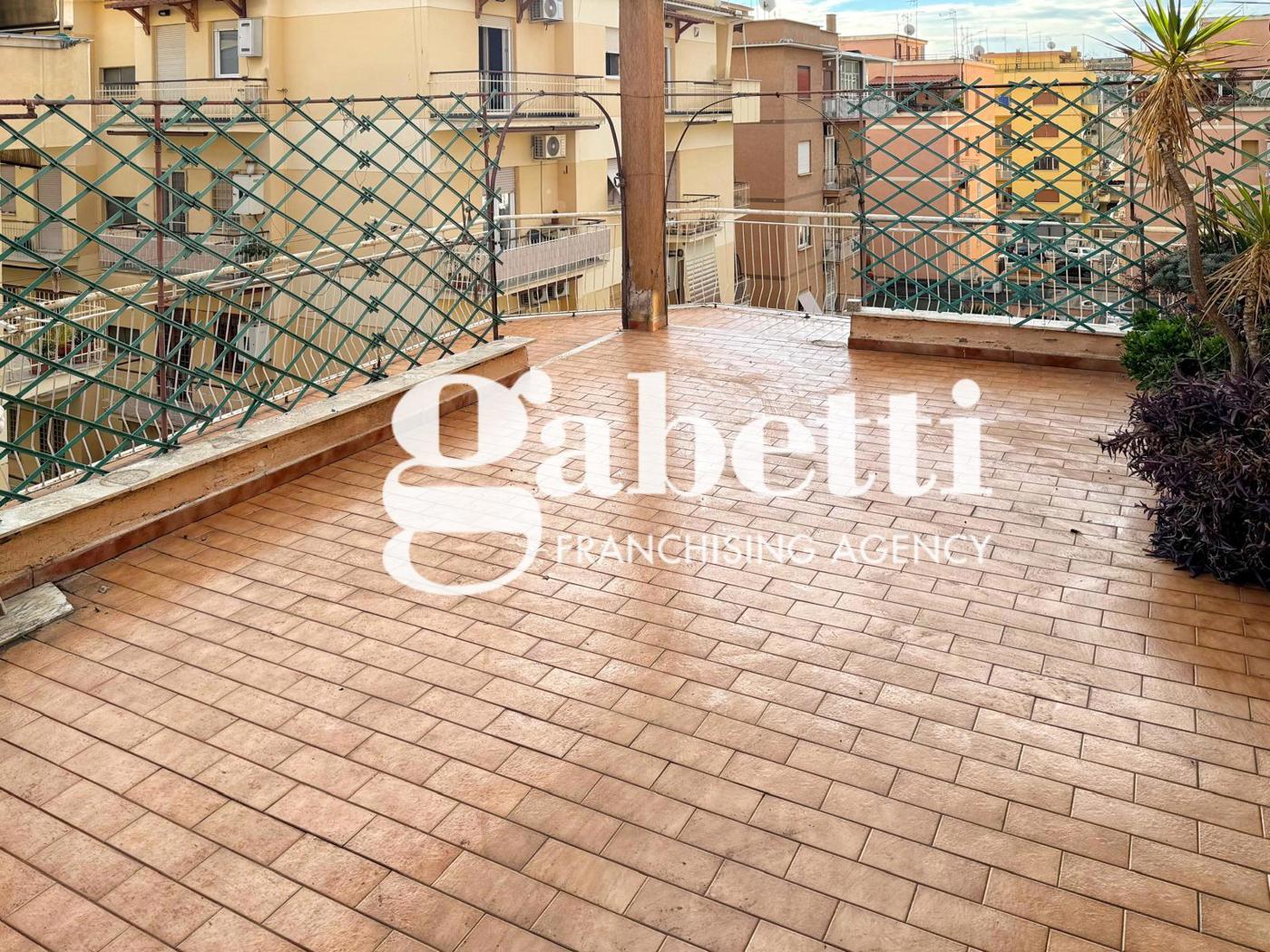 Attico da ristrutturare a Roma