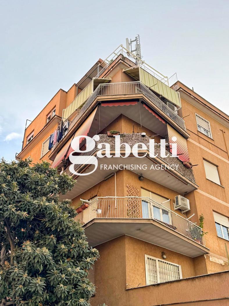 Attico da ristrutturare a Roma