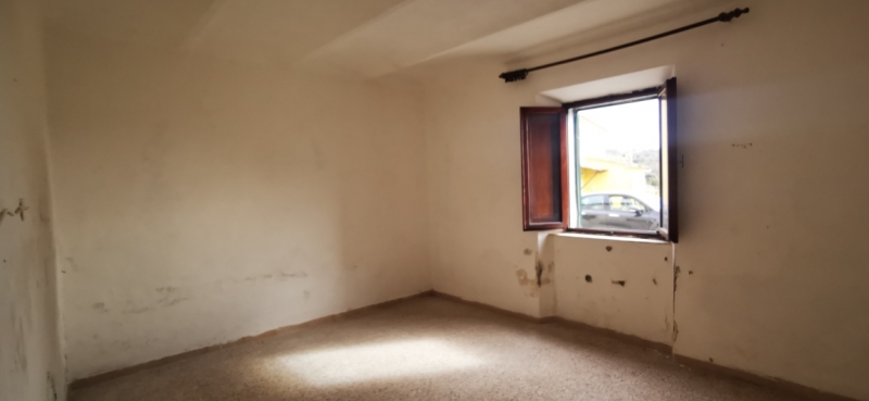 Bilocale da ristrutturare a Castellina Marittima