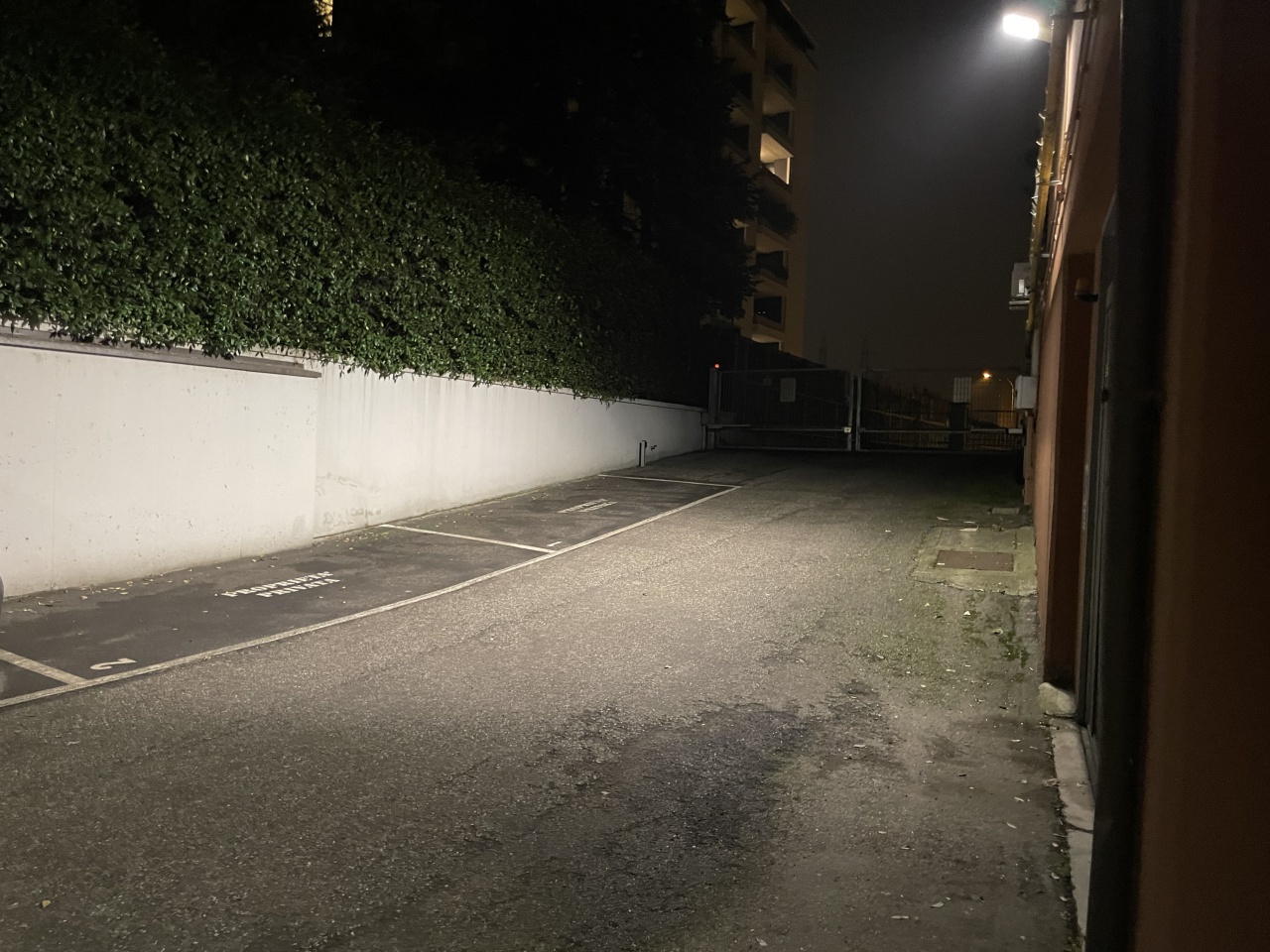 Posto auto coperto in vendita in via toscana, Bologna