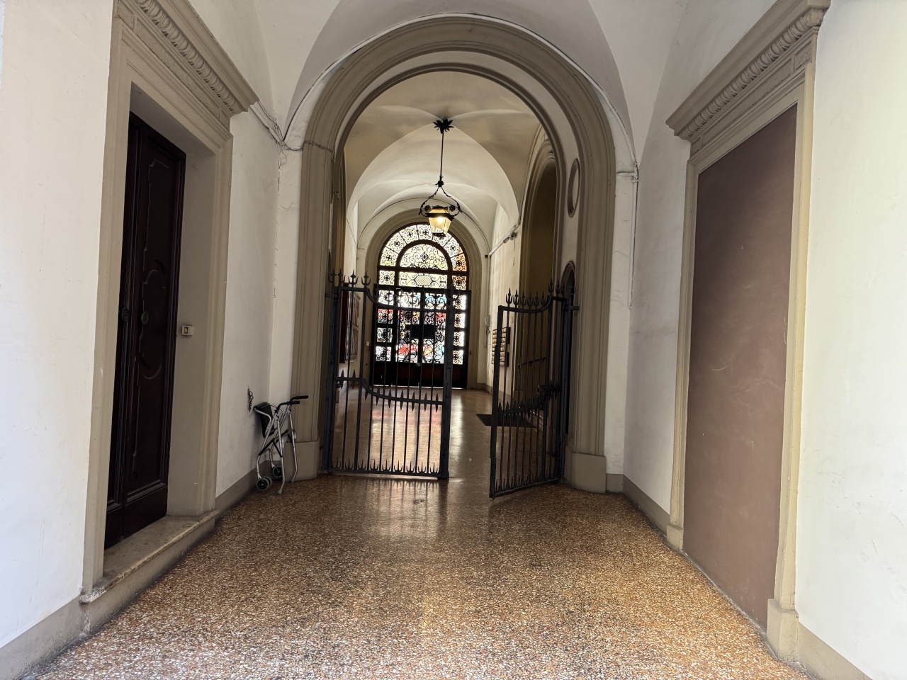 Box/Garage 32mq con box doppio in via farini, Bologna