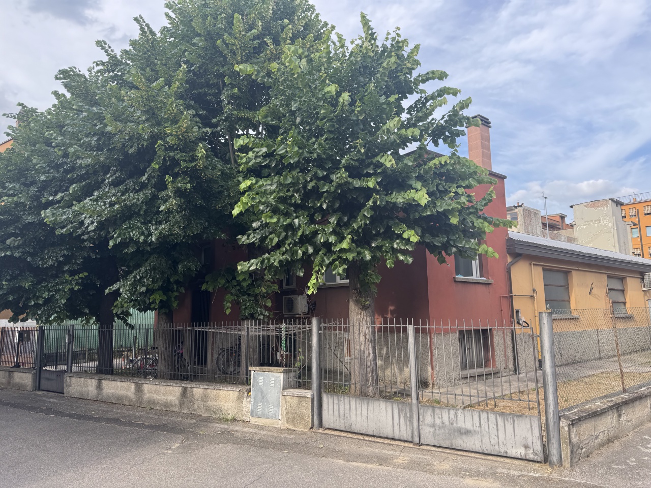 Laboratorio con giardino in via della bastia, Calderara di Reno