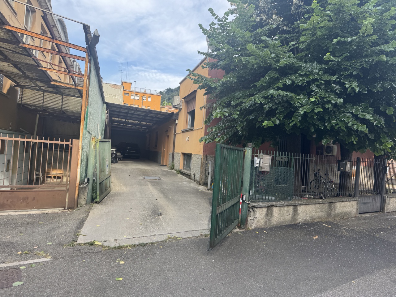 Laboratorio con giardino in via della bastia, Casalecchio di Reno