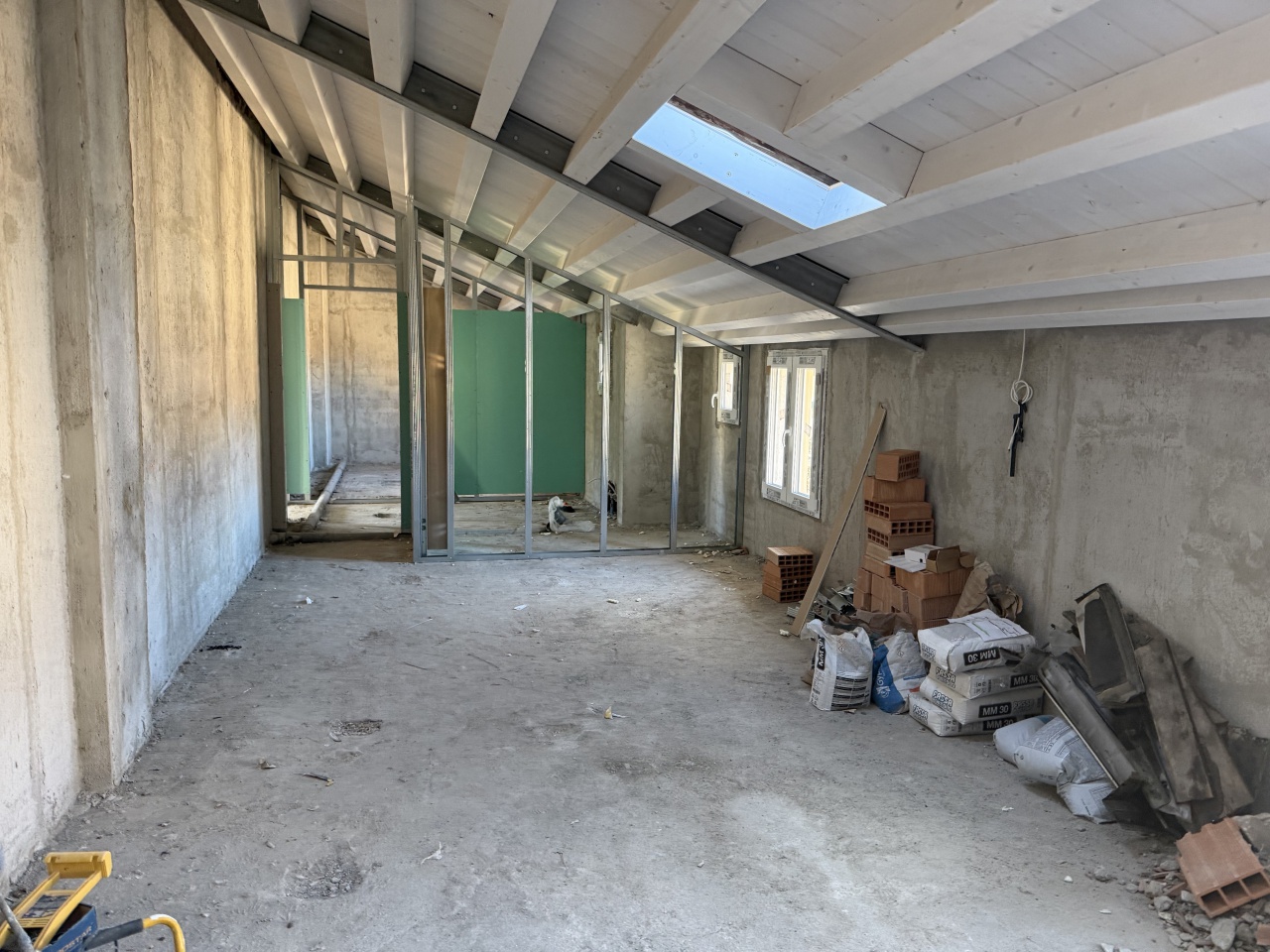 Trilocale da ristrutturare in viale silvani, Bologna