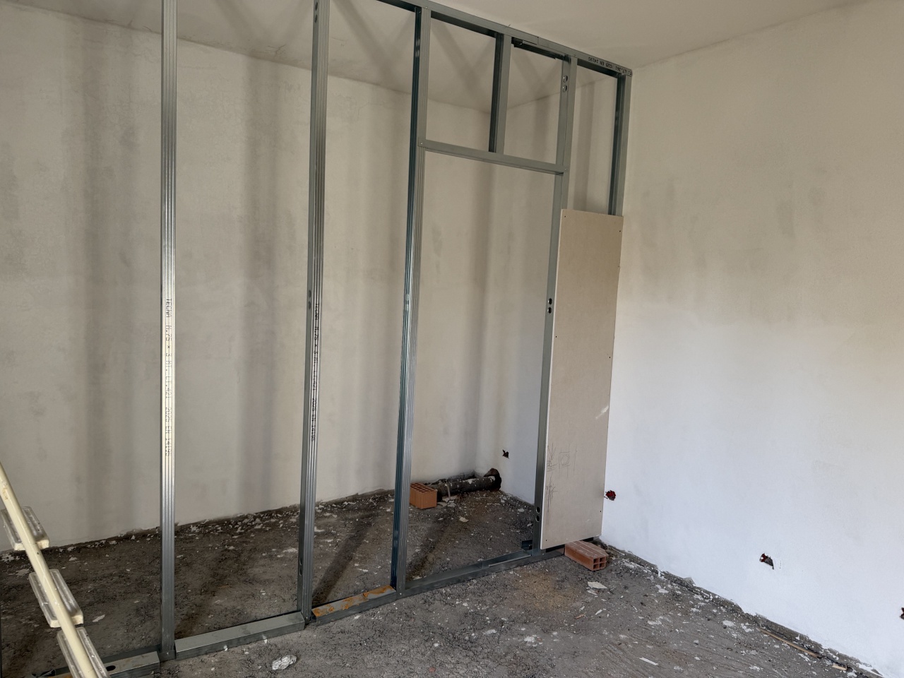 Trilocale da ristrutturare in viale silvani, Bologna