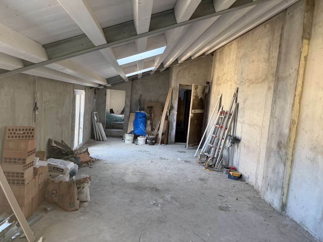 Trilocale da ristrutturare in viale silvani, Bologna