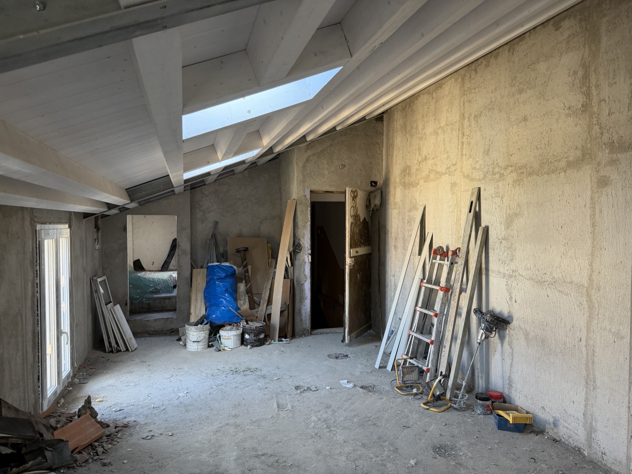 Trilocale da ristrutturare in viale silvani, Bologna