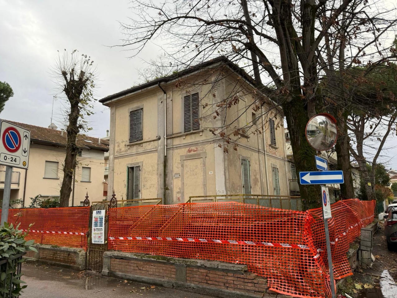 Villa con giardino in via rapisardi, Riccione