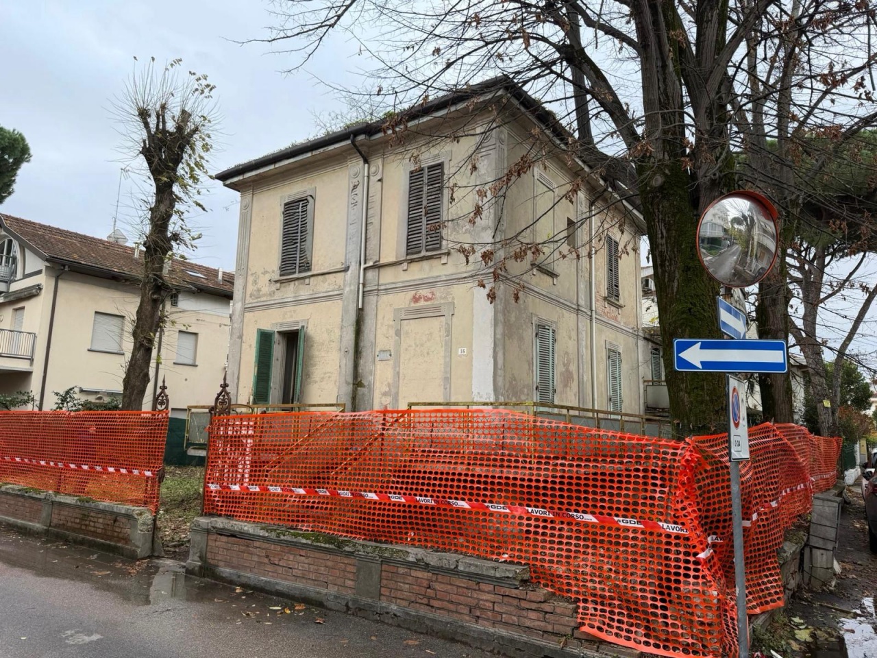 Villa con giardino in via rapisardi, Riccione