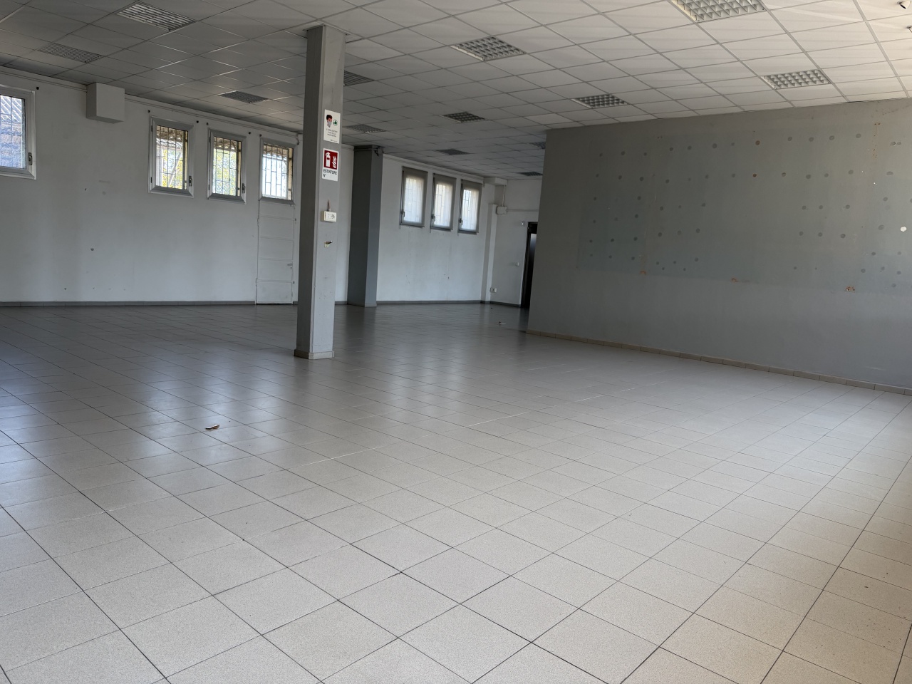 Locale commerciale in affitto in via emilia, Anzola dell'Emilia