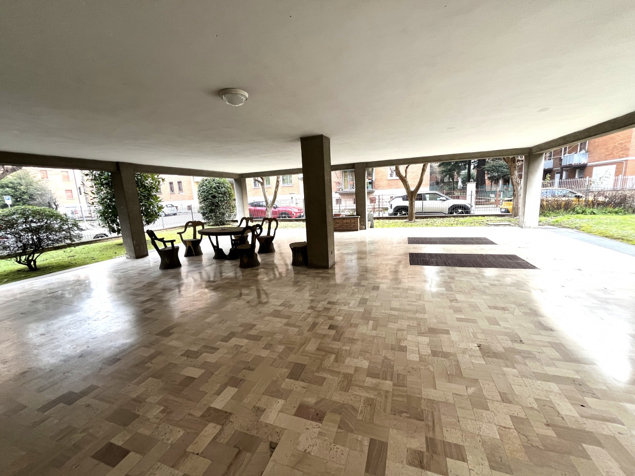 Quadrilocale con box a Bologna