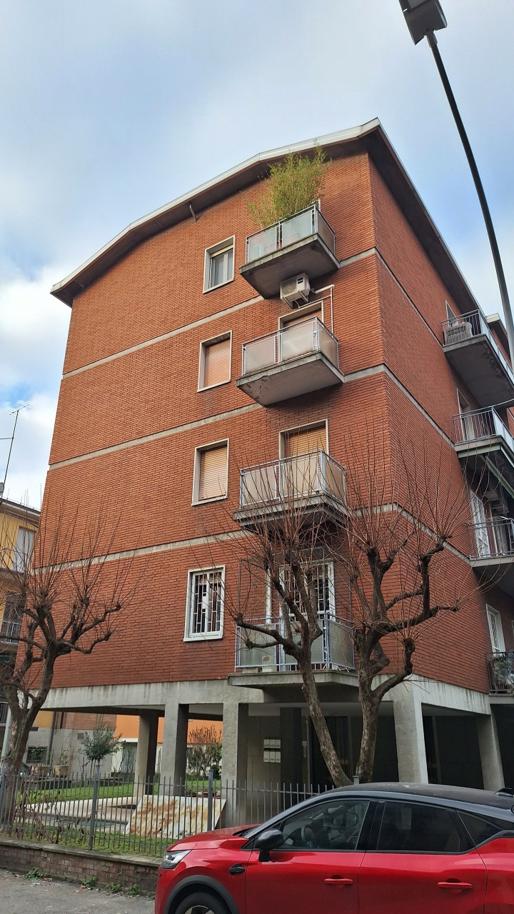 Quadrilocale con box a Bologna