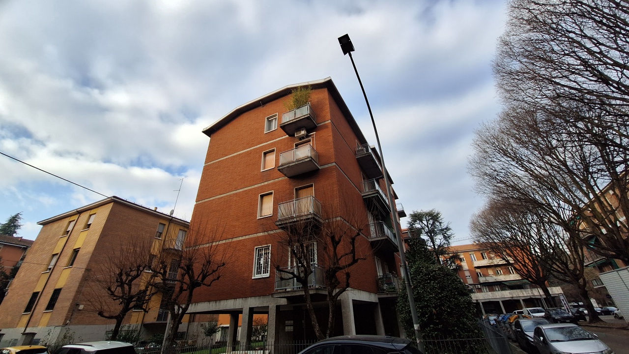 Quadrilocale con box a Bologna