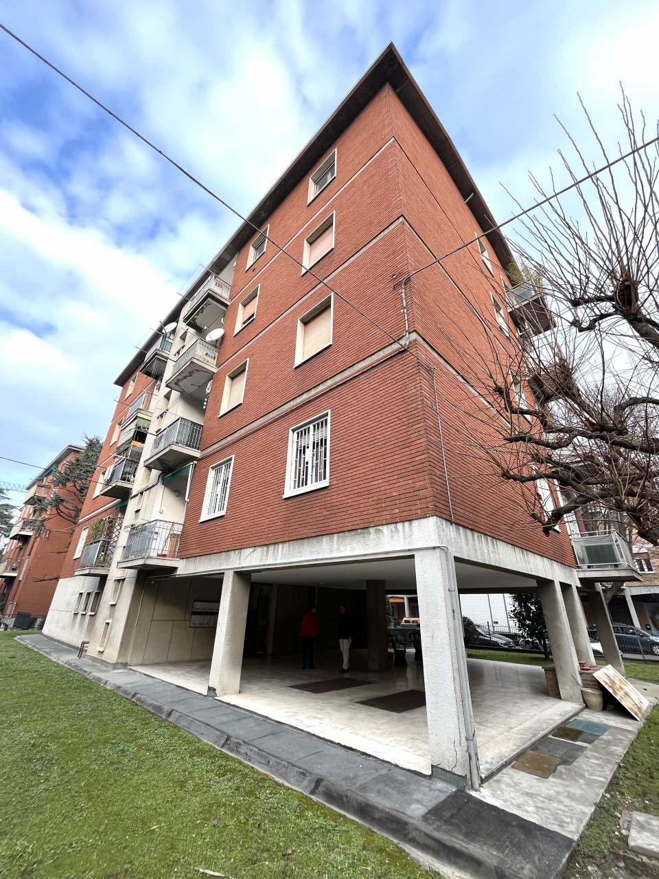 Quadrilocale con box a Bologna