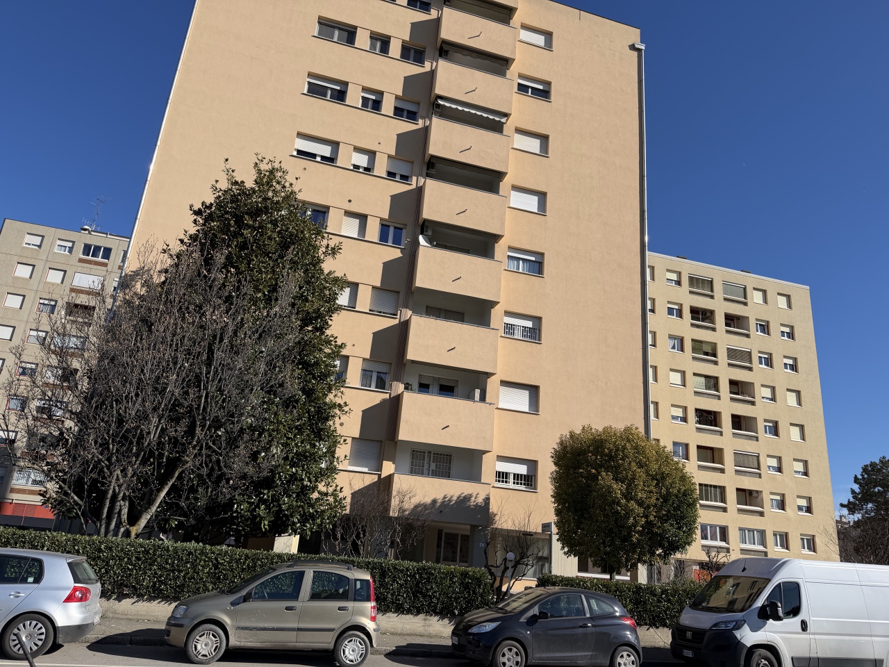 Trilocale con box in via lincoln, Bologna