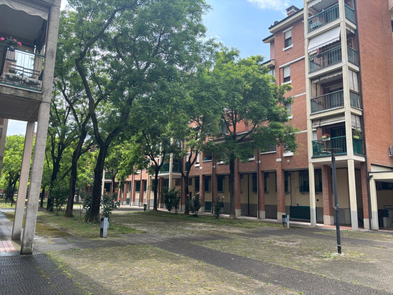 Negozio in vendita in via san donato, Bologna