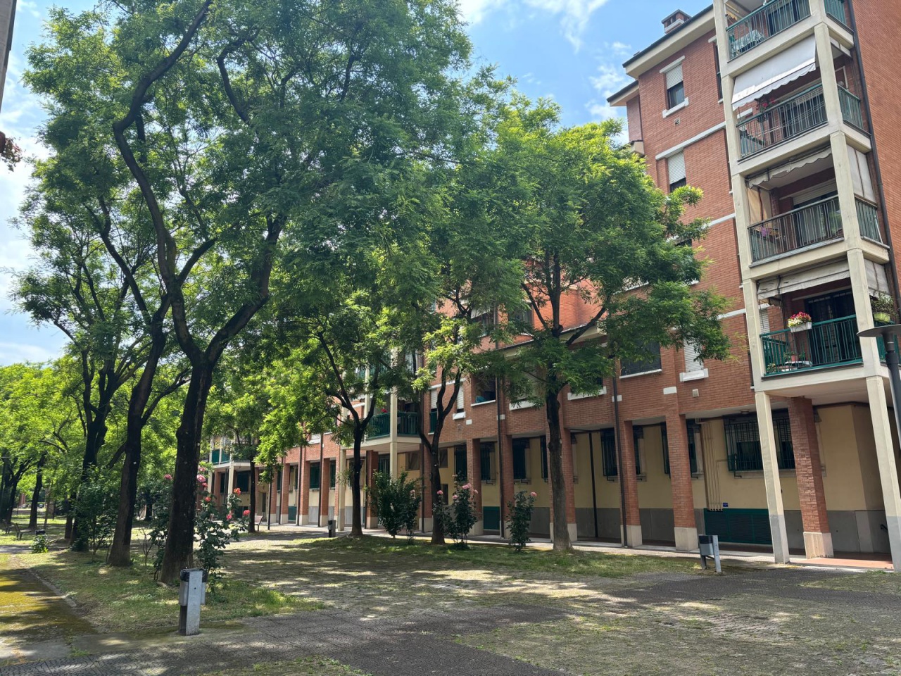 Negozio in vendita in via san donato, Bologna