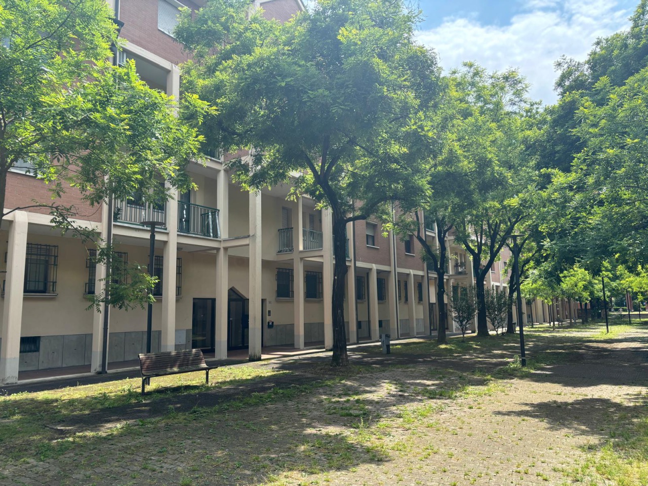 Negozio in vendita in via san donato, Bologna