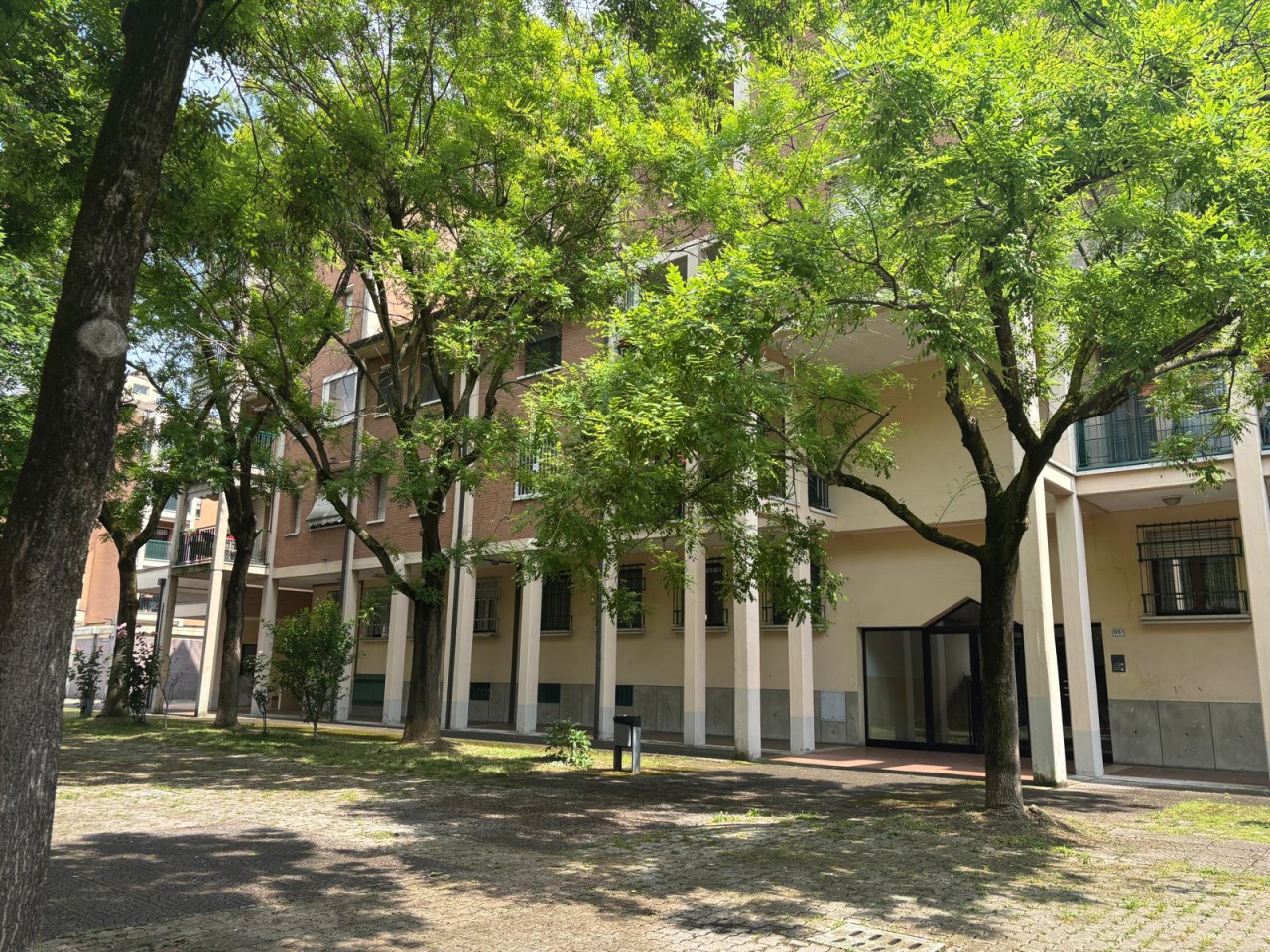 Negozio in vendita in via san donato, Bologna