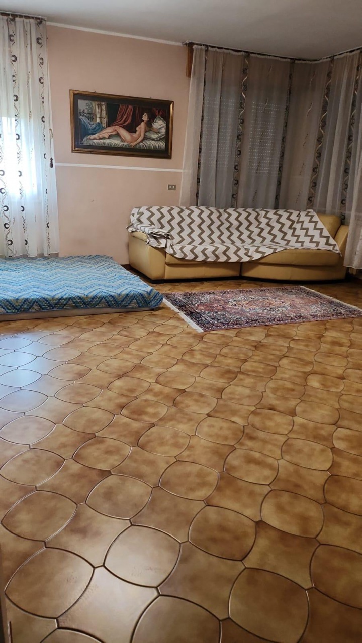 Villa con giardino in via brazzolo, Formignana