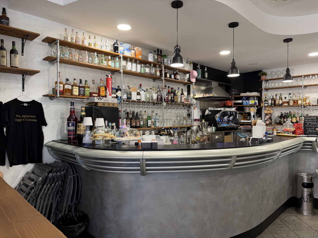 Attivit� commerciale in vendita in via sigonio, Bologna