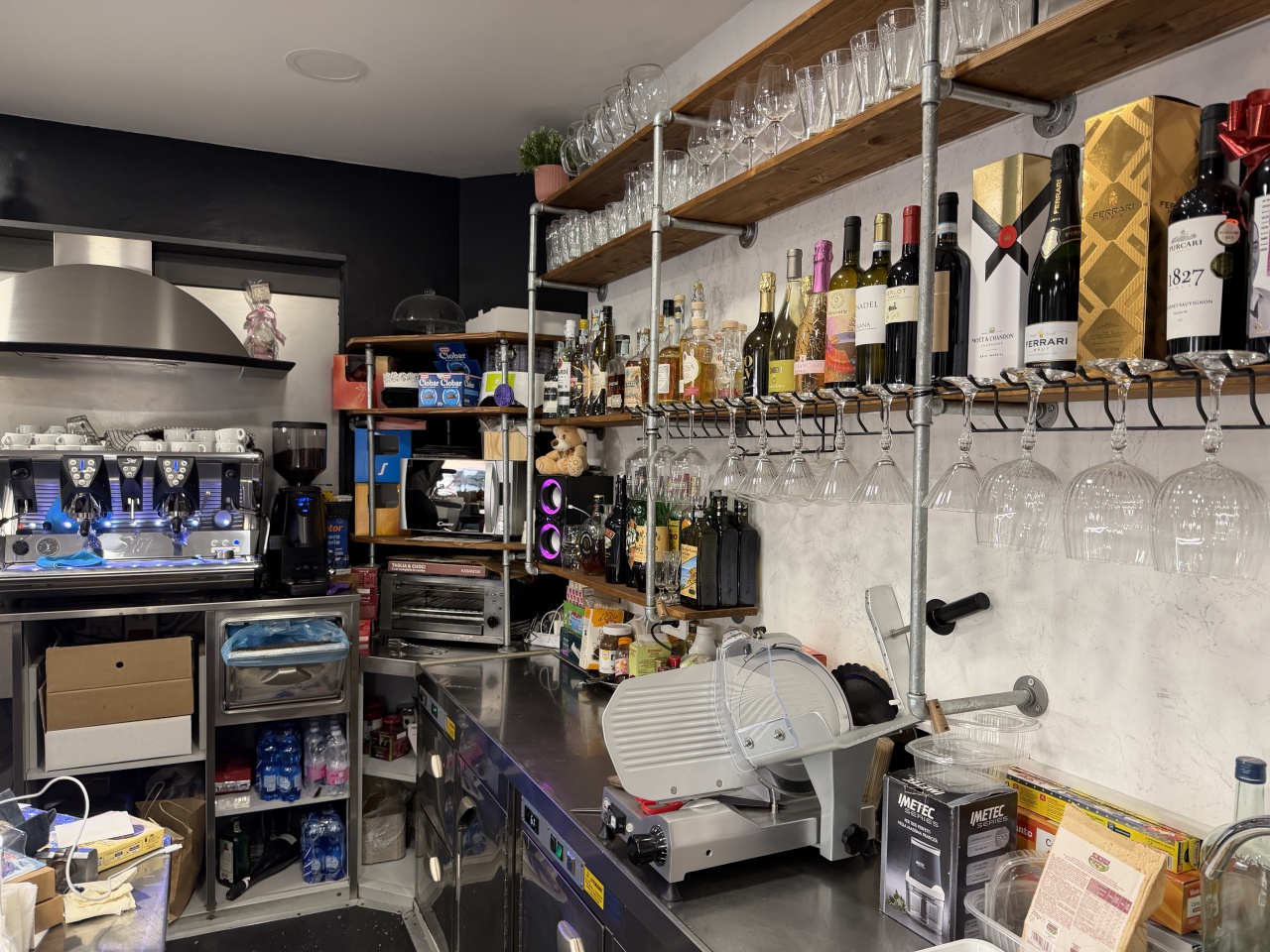 Attivit� commerciale in vendita in via sigonio, Bologna