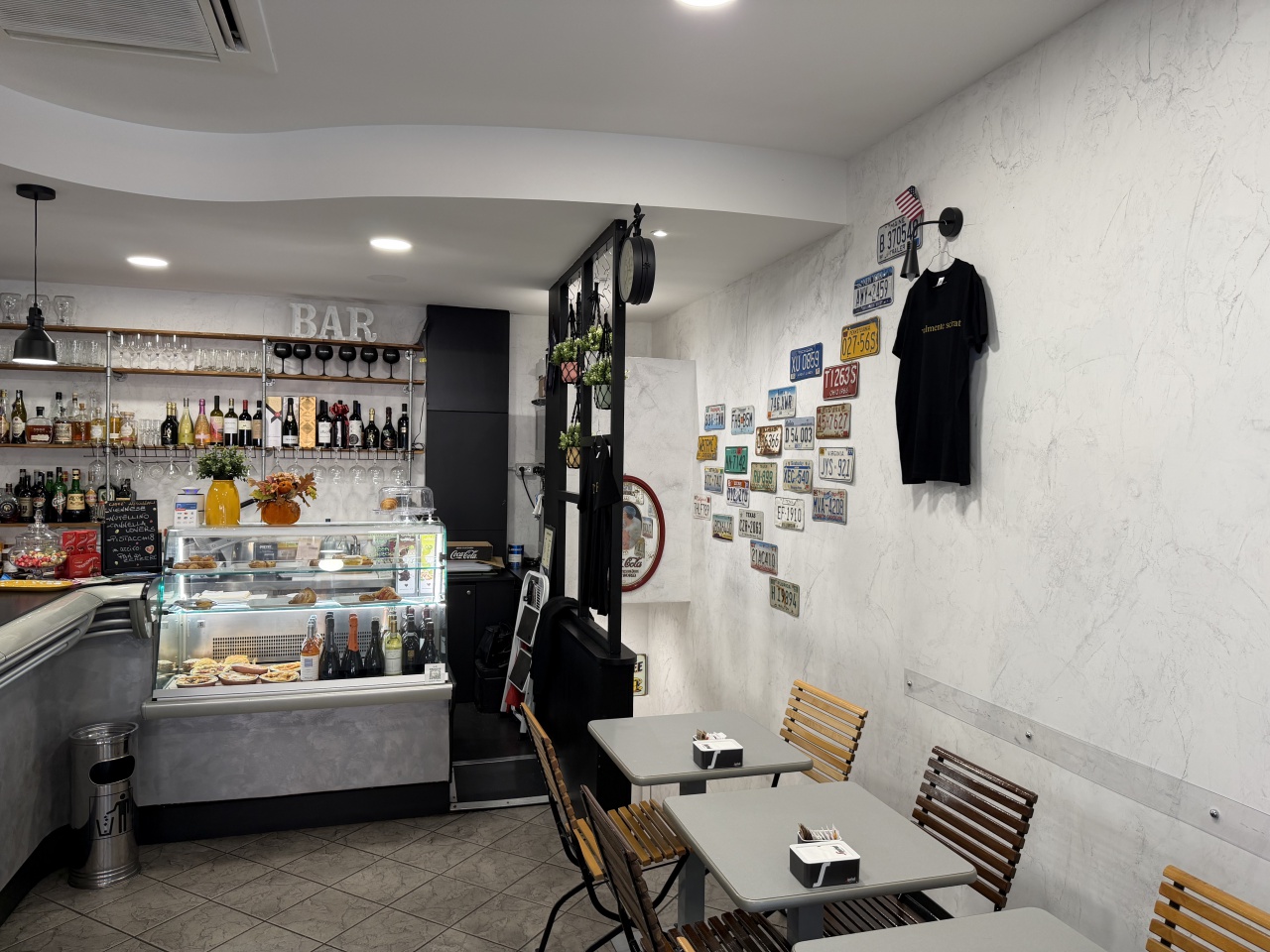 Attivit� commerciale in vendita in via sigonio, Bologna