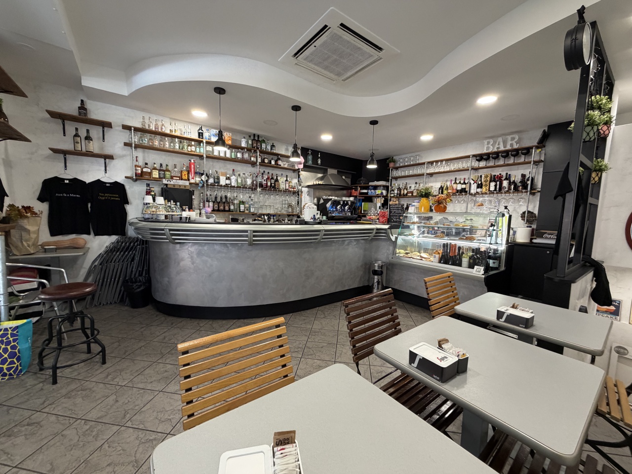 Attivit� commerciale in vendita in via sigonio, Bologna