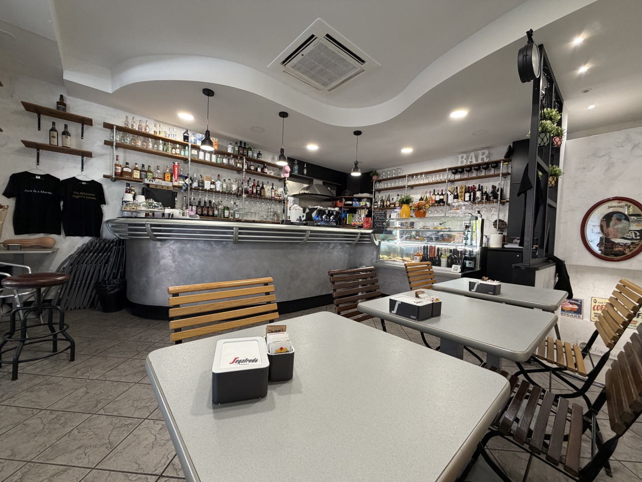 Attivit� commerciale in vendita in via sigonio, Bologna