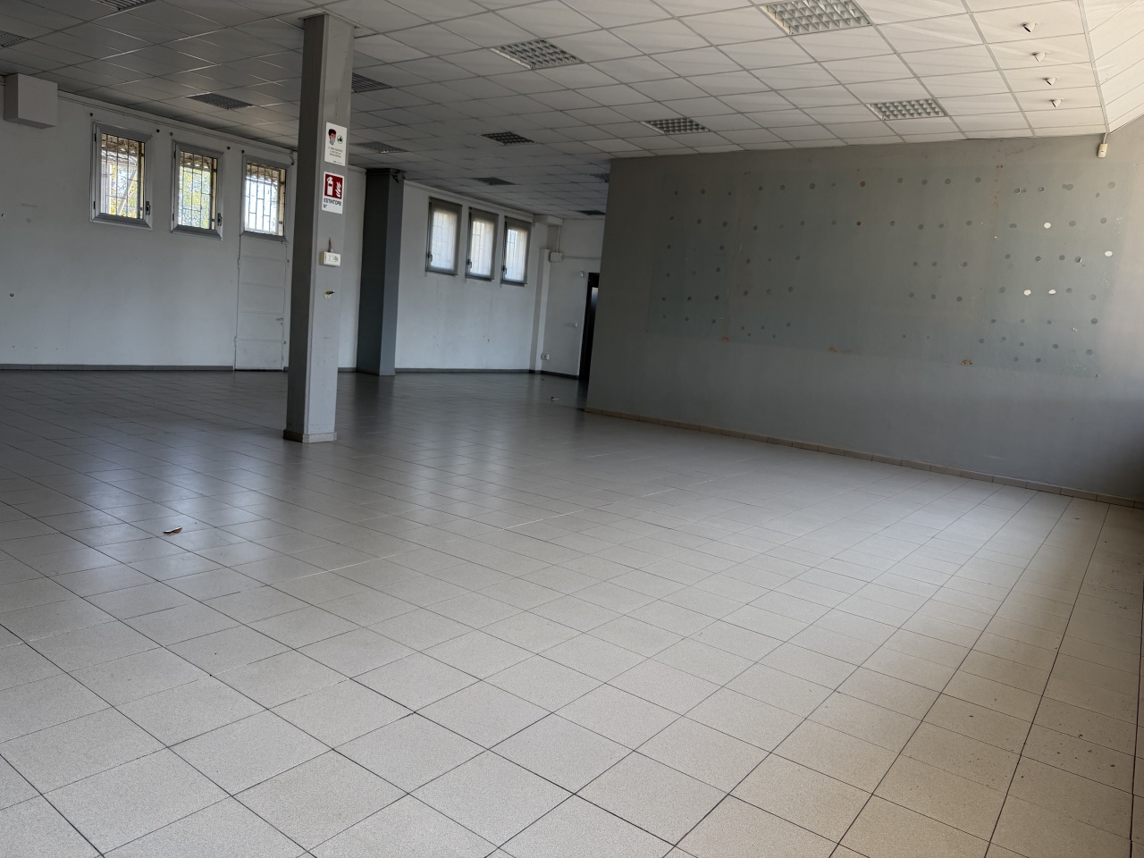 Locale commerciale in affitto in via emilia, Anzola dell'Emilia