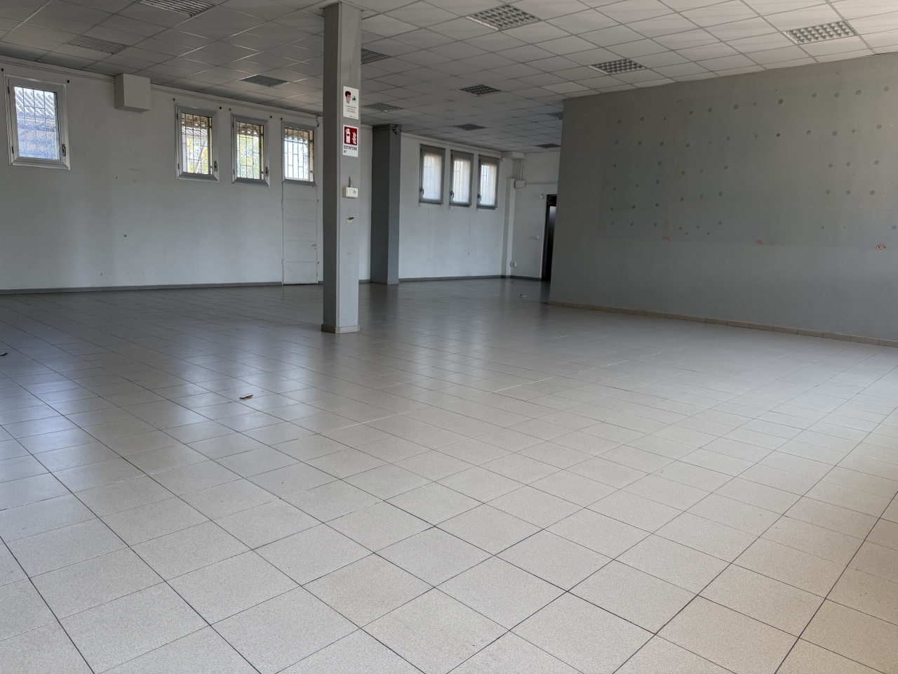 Locale commerciale in affitto in via emilia, Anzola dell'Emilia