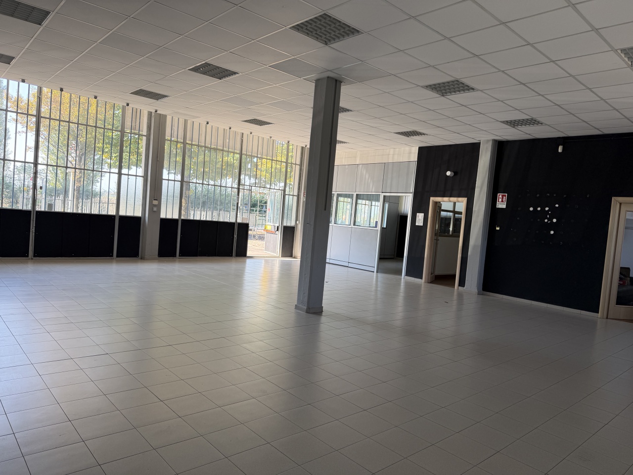 Locale commerciale in affitto in via emilia, Anzola dell'Emilia