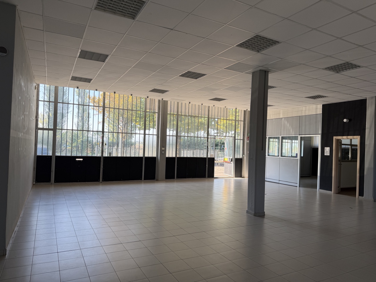 Locale commerciale in affitto in via emilia, Anzola dell'Emilia